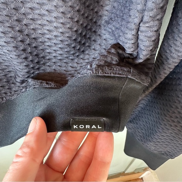 NWT Koral - Sofia Mesh Pullover In Black Sz
S Koral Sofia Netz Pullover - Picture 5 of 9